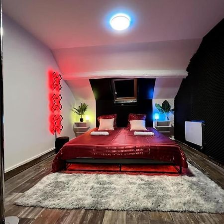Red Love-Room / Balneo & Plus ! Souppes-sur-Loing Luaran gambar