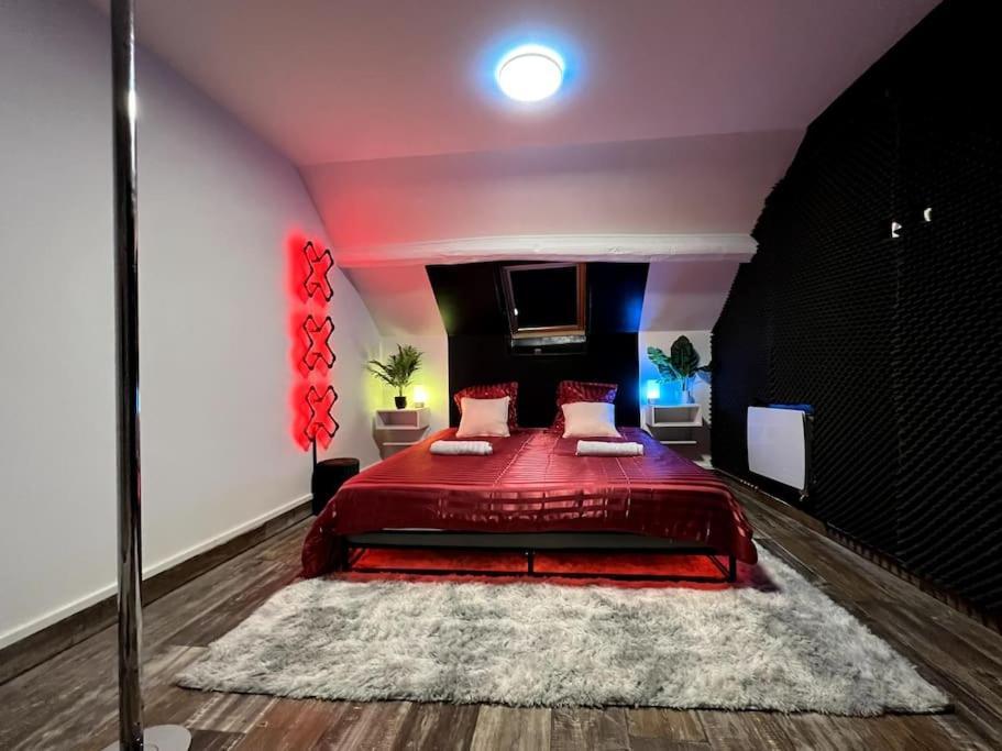 Red Love-Room / Balneo & Plus ! Souppes-sur-Loing Luaran gambar