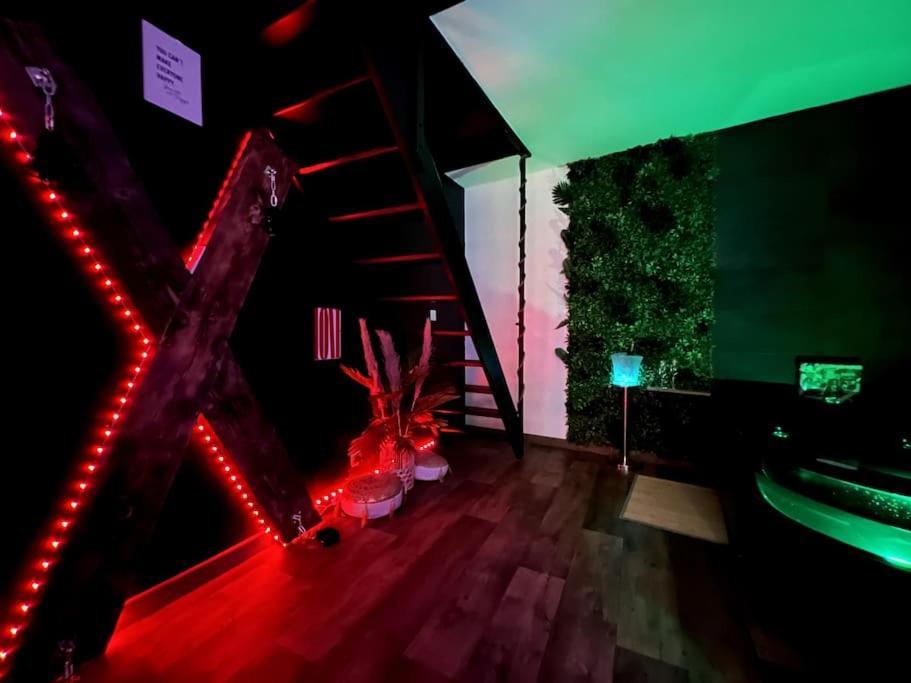Red Love-Room / Balneo & Plus ! Souppes-sur-Loing Luaran gambar