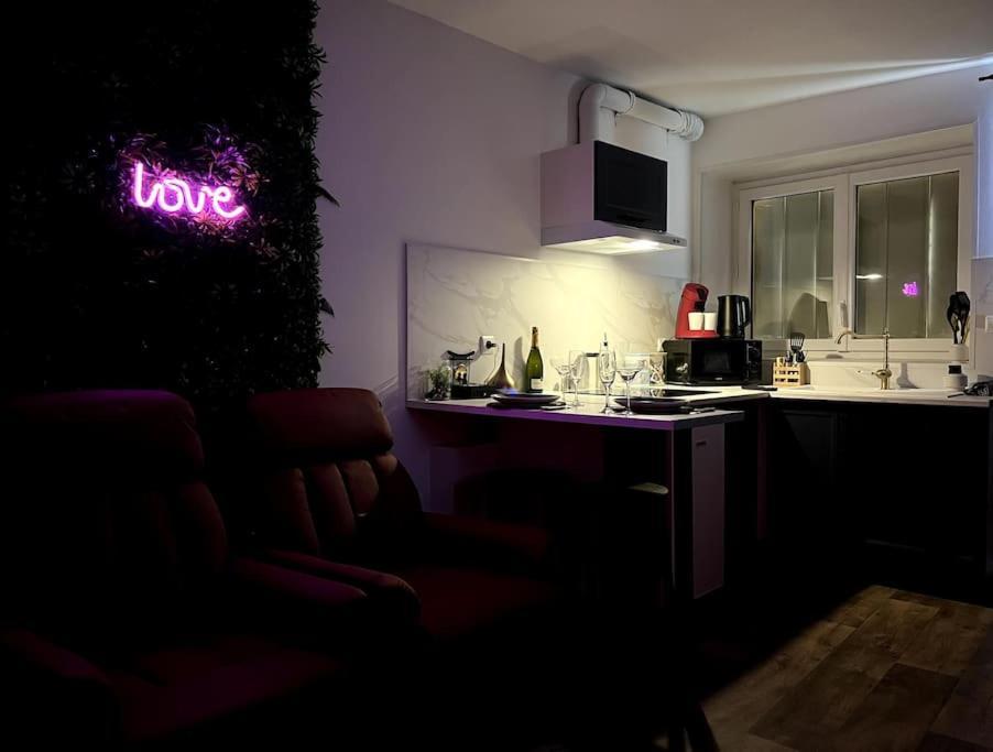 Red Love-Room / Balneo & Plus ! Souppes-sur-Loing Luaran gambar