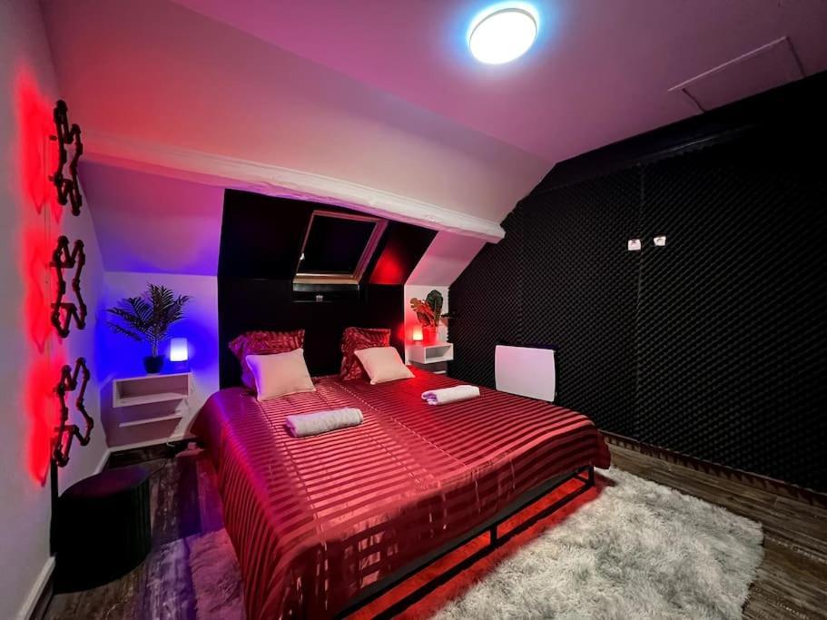 Red Love-Room / Balneo & Plus ! Souppes-sur-Loing Luaran gambar